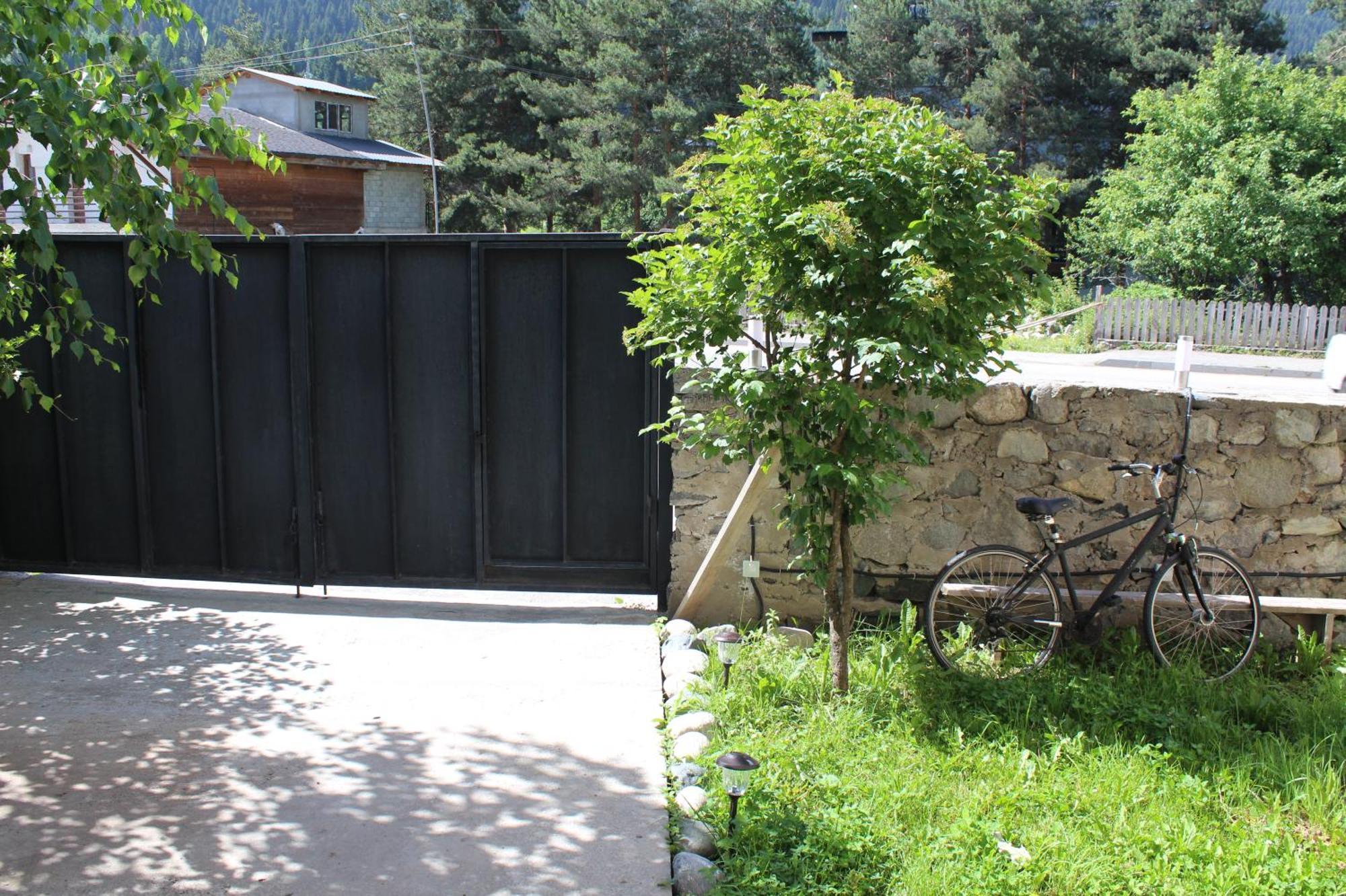 Hotel Eden Местия Екстериор снимка