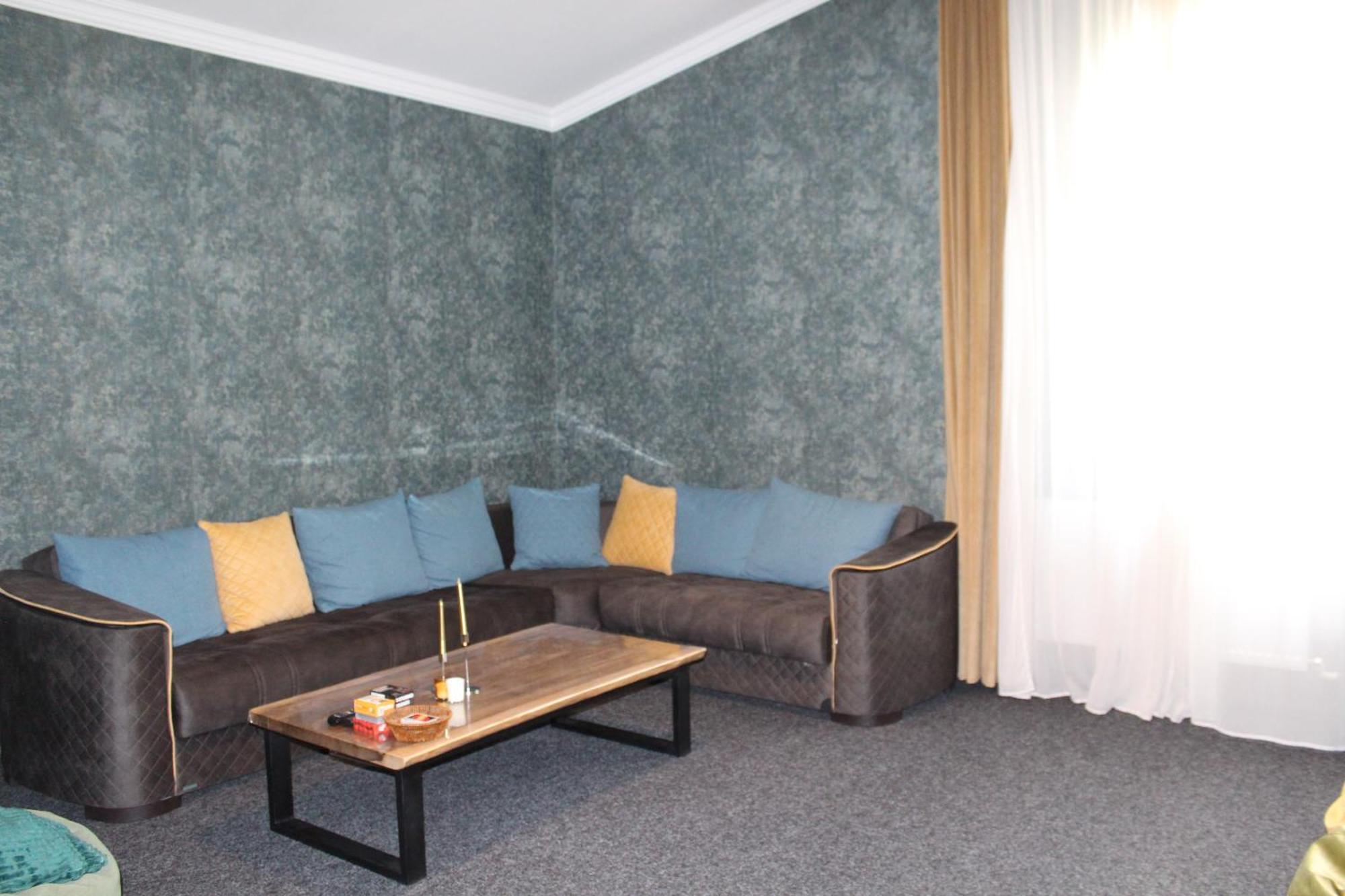 Hotel Eden Местия Екстериор снимка