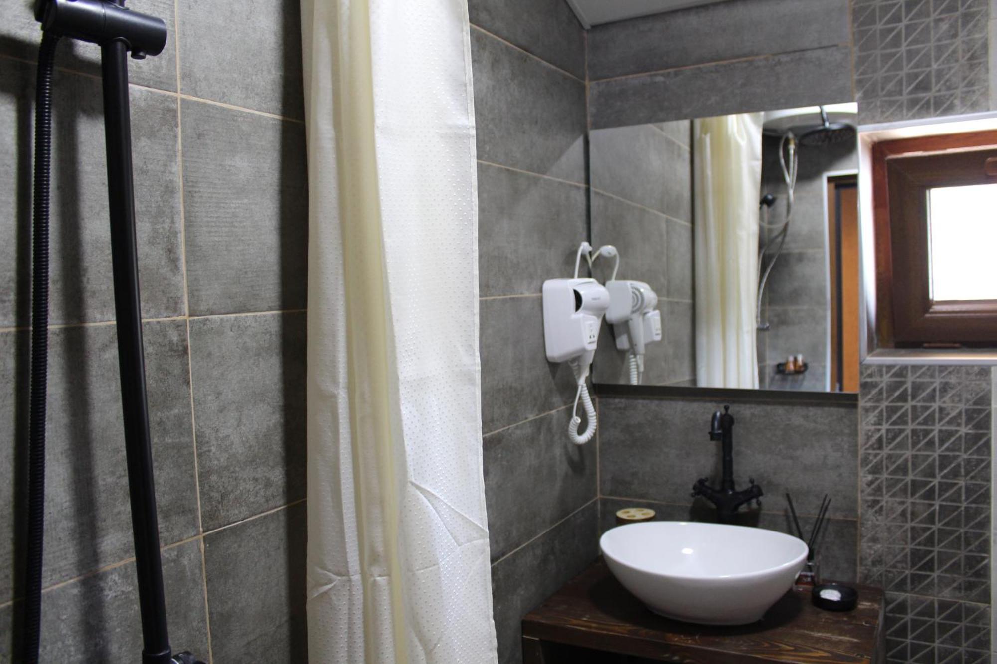 Hotel Eden Местия Екстериор снимка