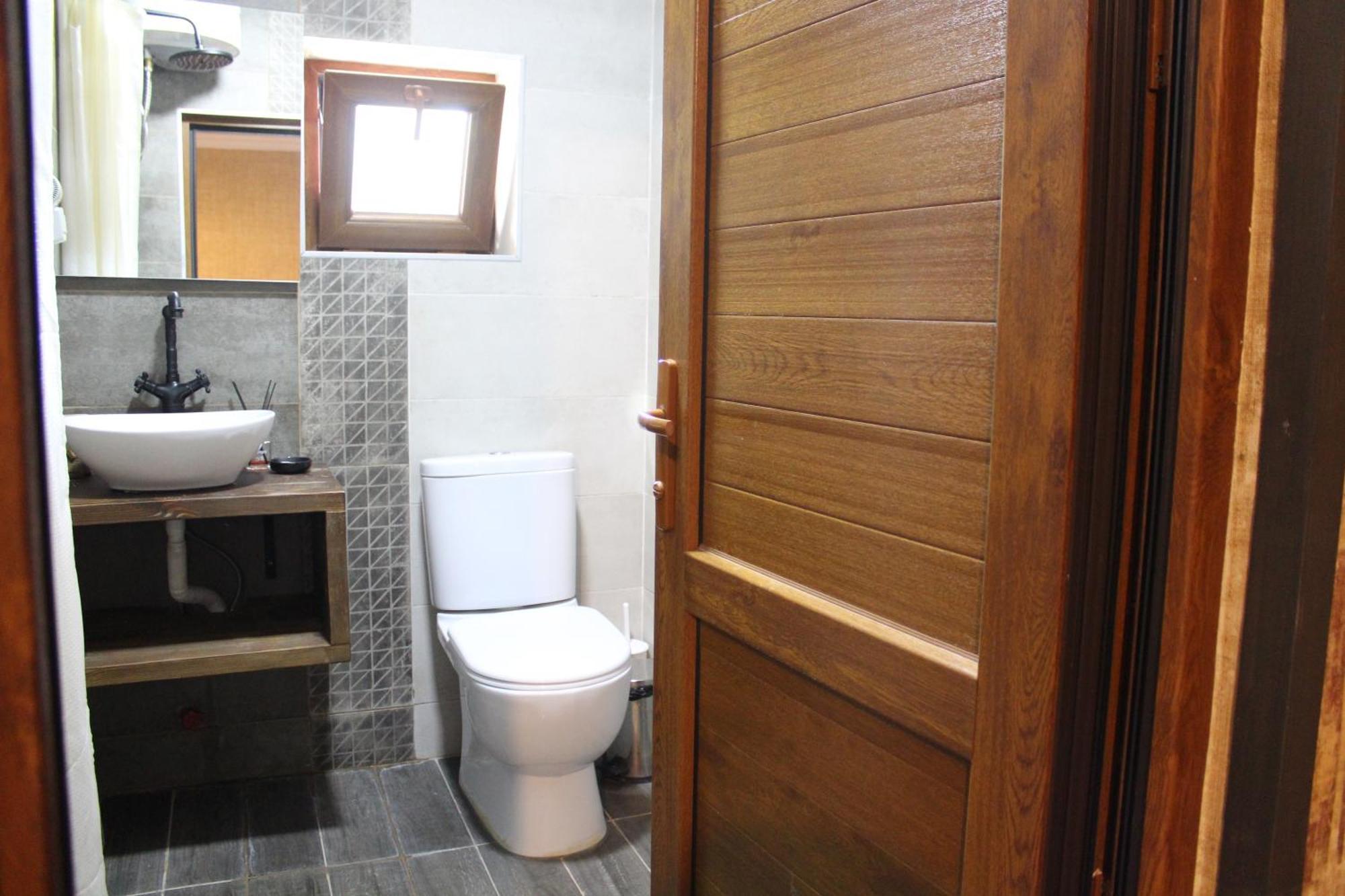 Hotel Eden Местия Екстериор снимка
